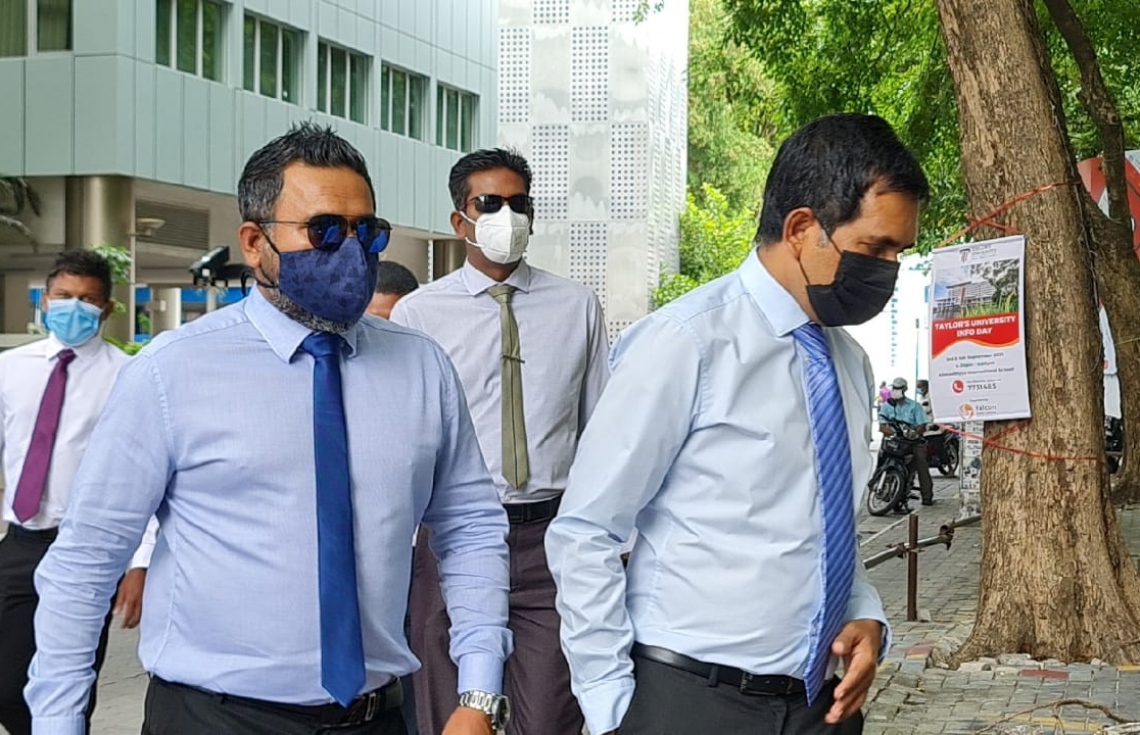 ލީކުވި އޯޑިއޯ މައްސަލައިގައި ރައީސްއާ ބައްދަލުކުރަން އިދިކޮޅު މެމްބަރުން ރައީސް އޮފީހަށް ވަޑައިގަންނަވަނީ.-- ފޮޓޯ: ޕީޕީއެމް
