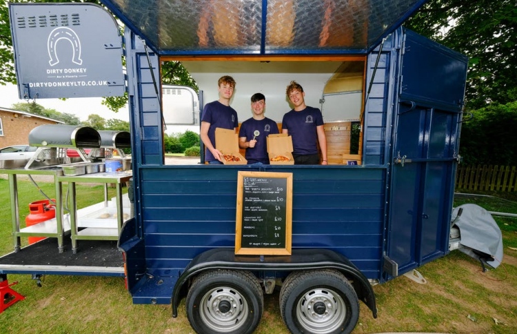 އަސް އުފުލާ ވެހިކަލަކުން ޕިއްޒާގެ ކާމިޔާބު ވިޔަފާރިއެއް