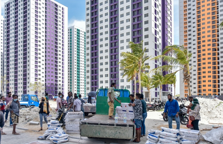 ތިން މަހުގެ މުސާރައަށް ފްލެޓަށް ގަތް ސާމާނު ނަގައިފި