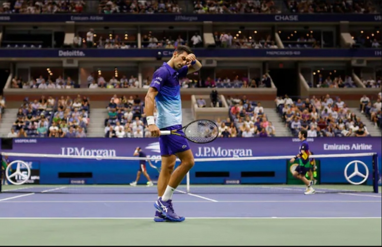 ސަޕޯޓަރުންނާ އެކު އުފާކުރަން ޖޮކޮވިޗް ދެކޮޅު ހަދައިފި