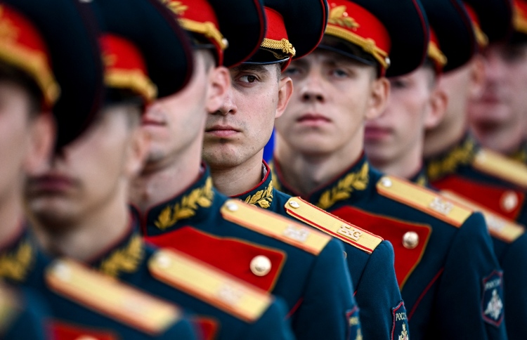 ރަޝިޔާގެ ރިޒާވް ސިފައިން ހަނގުރާމައަށް ނެރެނީ