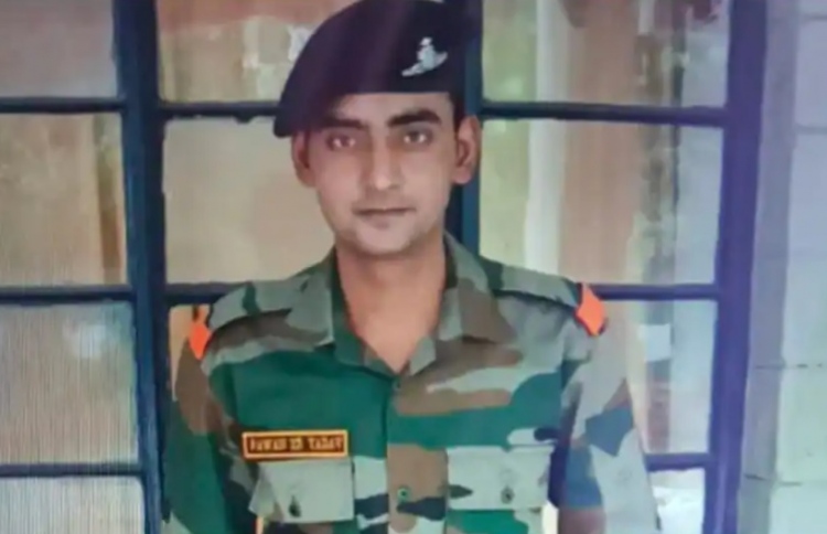 އިންޑިއާ ސިފައިންގެ މީހަކު މާސްކް ނޭޅުމުން އަނިޔާކޮށްފި