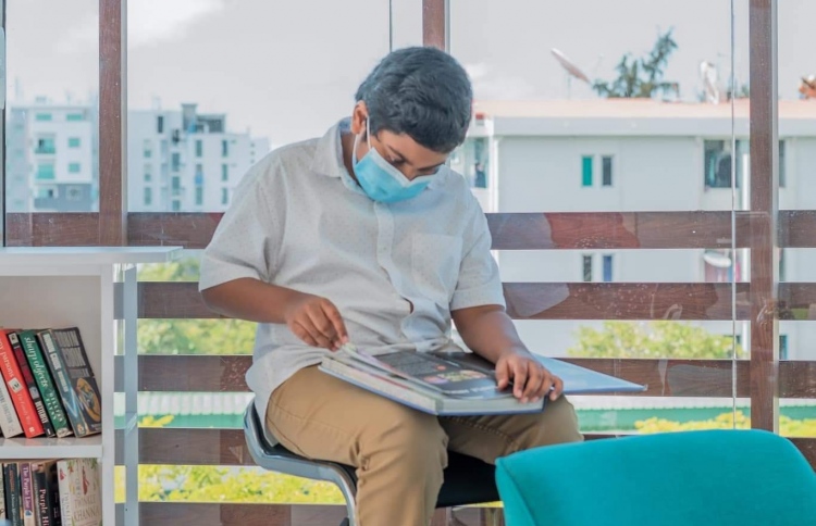 ދަ ސާކަލް ސްޕޭސް: ފޮތް ކިޔަން ހިތްފަސޭހަ މާހައުލެއް