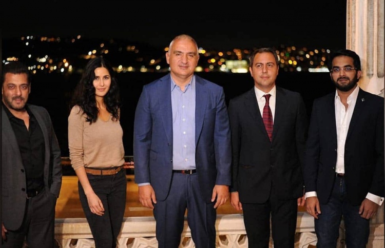 ސަލްމާނާއި ކެޓްރީނާ ތުރުކީގެ ޓޫރިޒަމް މިނިސްޓަރާ އެކު