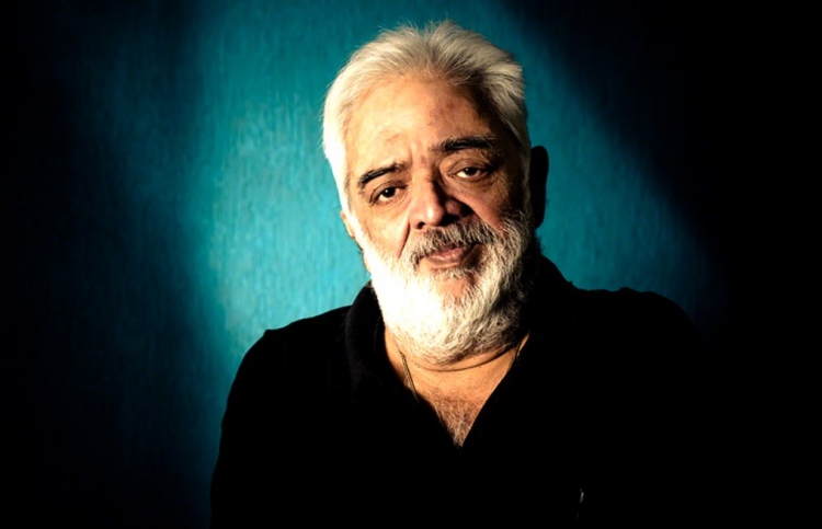 ޑައިރެކްޓަރު ރަވައިލްގެ ލޯބީގެ ފަސް ފިލްމެއް