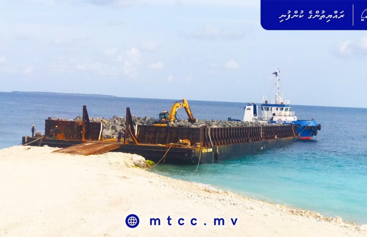 ށ. ފޭދޫގެ ބަނދަރުގައި ބޮޑުހިލަ ޖަހަން ފަށަނީ