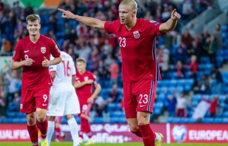 ޑިޕާއީ އަދި ހާލަންޑުގެ ހެޓްރިކްތަކުން ދެ ޓީމު ކުރިއަށް