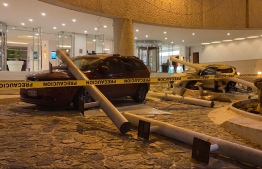 View of damaged cars outside a hotel after a quake in Acapulco, Guerrero state, Mexico on September 7, 2021. - A 6.9 magnitude earthquake struck Mexico on Tuesday near the Pacific coast, the National Seismological Service said, shaking buildings in the capital. The epicenter was 14 kilometers (nine miles) southeast of the beach resort of Acapulco in Guerrero state, the service said. -- Photo: Francisco Robles/ AFP