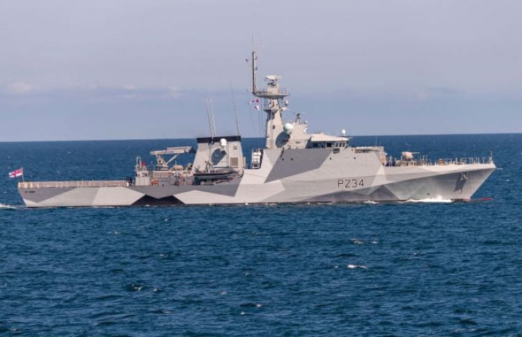 އިނގިރޭސި ފައިޓަރު ބޯޓެއް ކަނޑަށް ވެއްޓިއްޖެ