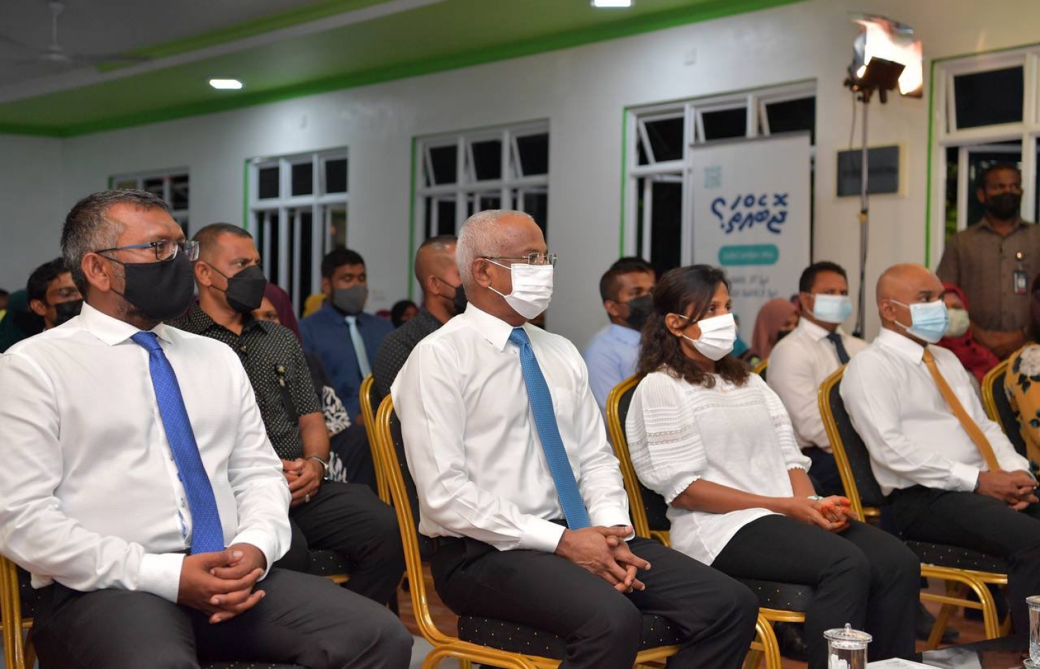 ޖޮބް ސެންޓަރު ހުޅުވުމުގެ ޖަލްސާގައި ރައީސްއާ އެކު ބިގޭ ބައިވެރިވެވަޑައިގަންނަވަނީ. -- ފޮޓޯ/ ރައީސް އޮފީސް