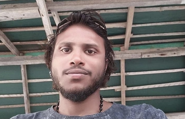 އެޑަމް ފޭބީ އާދަޔާހިލާފް ބޮޑެތި ކޯމަސްތަކެއް ފެނިގެން