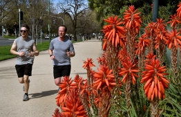 People exercise in Melbourne on September 9, 2021, as Victoria and New South Wales announce an easing of coronavirus restrictions amid the pandemic. -- Photo: William West/ AFP