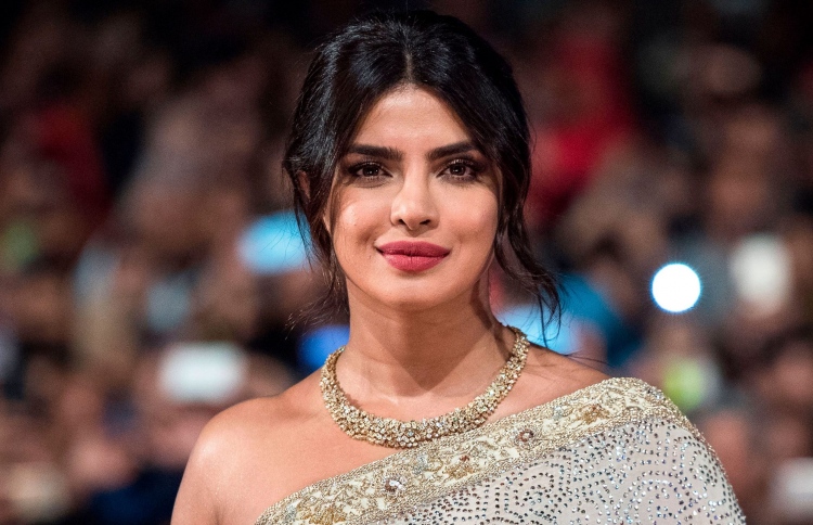 ޕްރިޔަންކާ ކަނޑުފޭރޭ މީހެއްގެ ރޯލު ކުޅެނީ