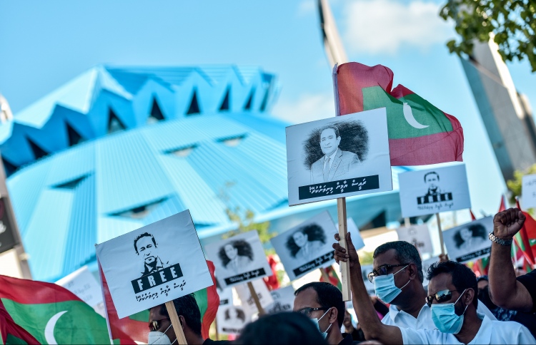 ފަނޑިޔާރުންނަށް ބިރު ދައްކާތީ އާޒިމްގެ މައްސަލަ ކޯޓަށް