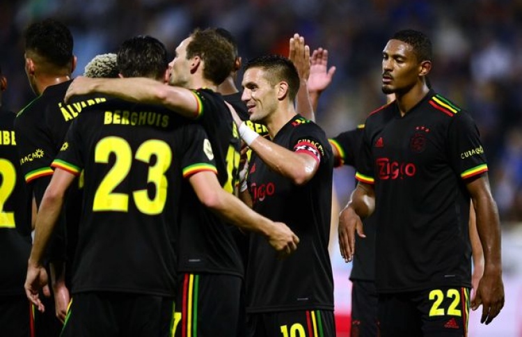 އަޔެކްސްގެ ތިންވަނަ ޖޯޒީ ޔޫއެފާއިން މަނާކޮށްފި