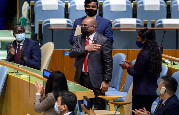 ތާރީހީ ކާމިޔާބުގެ ވަގުތުކޮޅު: ޝާހިދު މިރޭ ރިޔާސަތުގައި