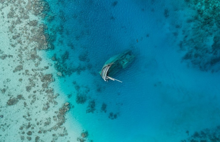 ޑިސްކަވަރީގެ ޝޯގެ ޝޫޓިން އަޖޭއާ އެކު ވ. އަތޮޅުގައި