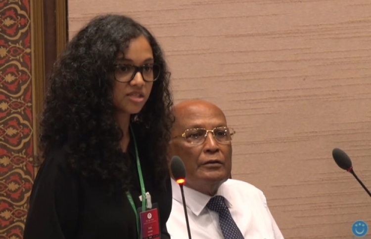 އުމުރުން އެންމެ އަށް އަހަރުގެ ކުދިން ވެސް ޑްރަގަށް