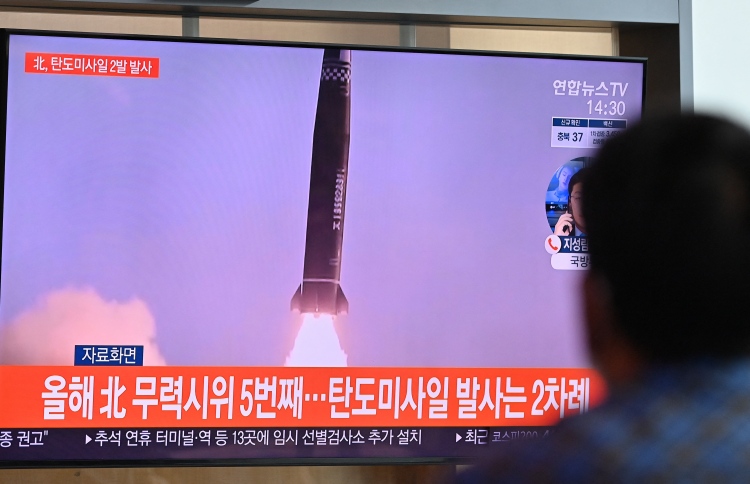 އުތުރު ކޮރެއާގެ ބެލެސްޓިކް މިސައިލް ޖަޕާނު ކައިރިއަށް