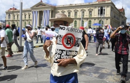 People protest against President Nayib Bukele's policies on Independence Day in San Salvador, on September 15, 2021. -- Photo : Marvin Recinos/ AF