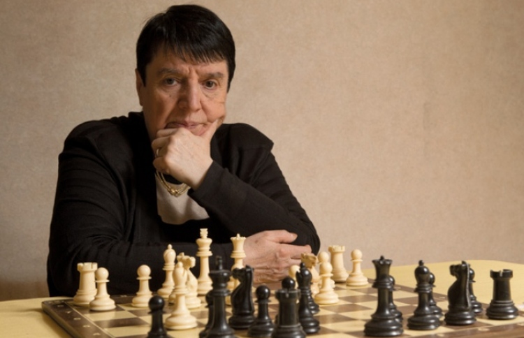 ރާޒުވާ ލެޖެންޑަކު ނެޓްފްލިކްސް އަށް ބޮޑު ދައުވާއެއް