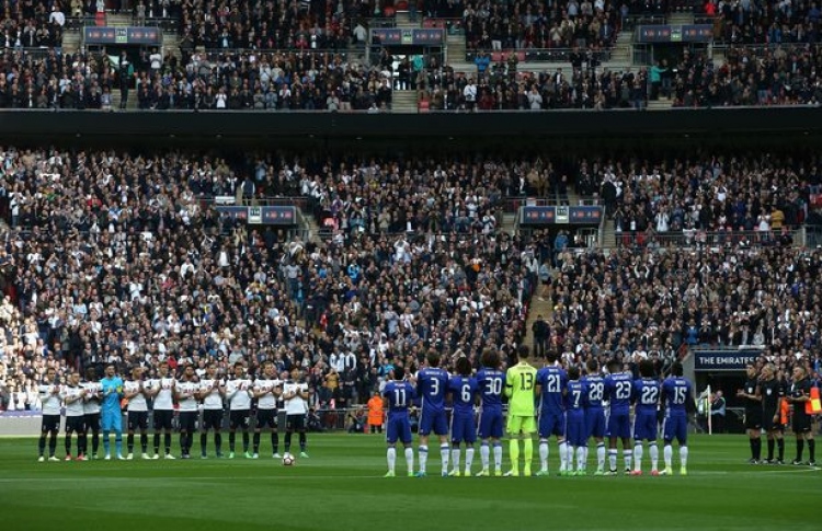 ދޮޅު އަހަރަށް ފަހު ލަންޑަންގެ ދެބާރު ސަޕޯޓަރުންނާ އެކު