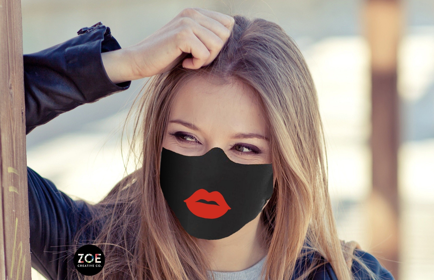 އަންހެނަކު މާސްކަކާ އެކު.