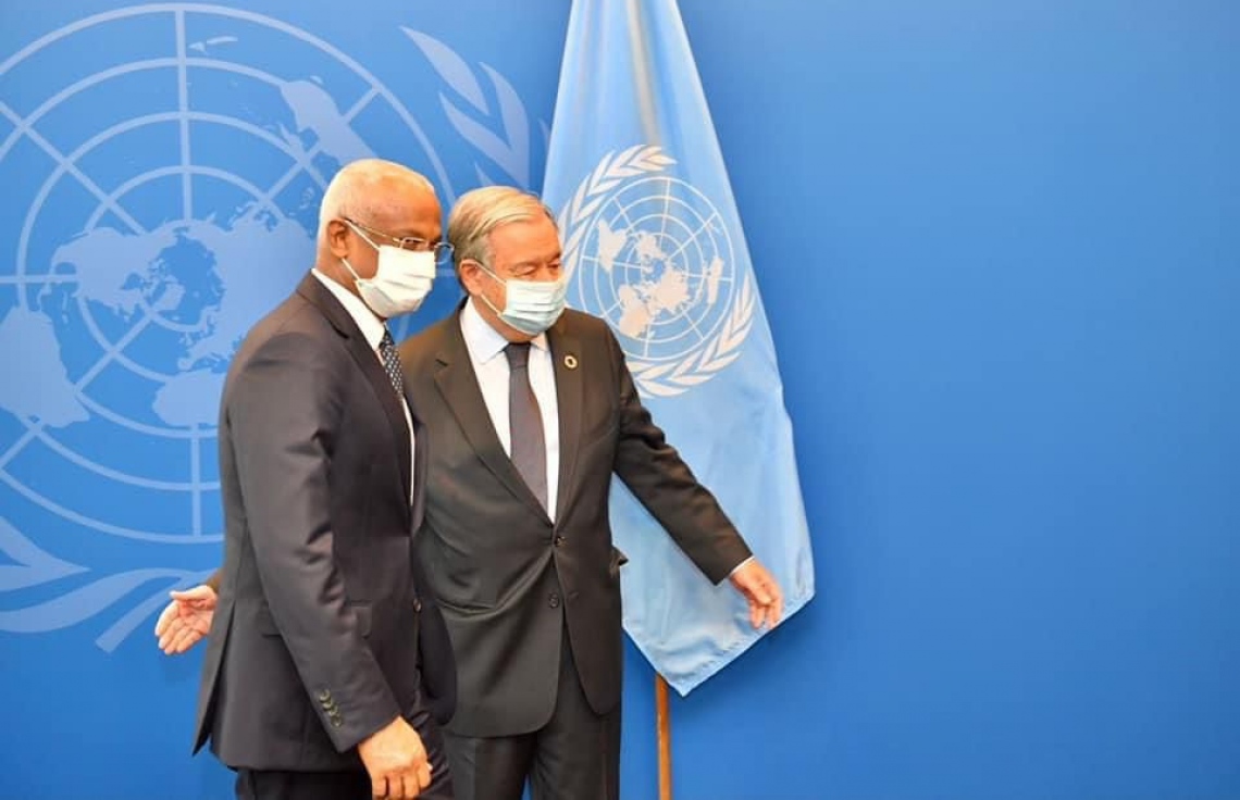 ނިއު ޔޯކް، އެމެރިކާ: ރައީސް އިބްރާހިމް މުހައްމަދު ސޯލިހާއި އދ.ގެ ސެކްރެޓަރީ ޖެނަރަލް އެންޓޯނިއޯ ގުޓާރޭޒް ބައްދަލުކުރައްވަނީ.---ފޮޓޯ: ރައީސް އޮފީސް