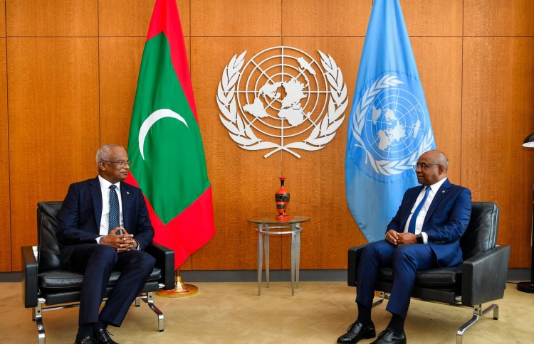 ރައީސާއި ޝާހިދު ބައްދަލުކުރައްވައިފި