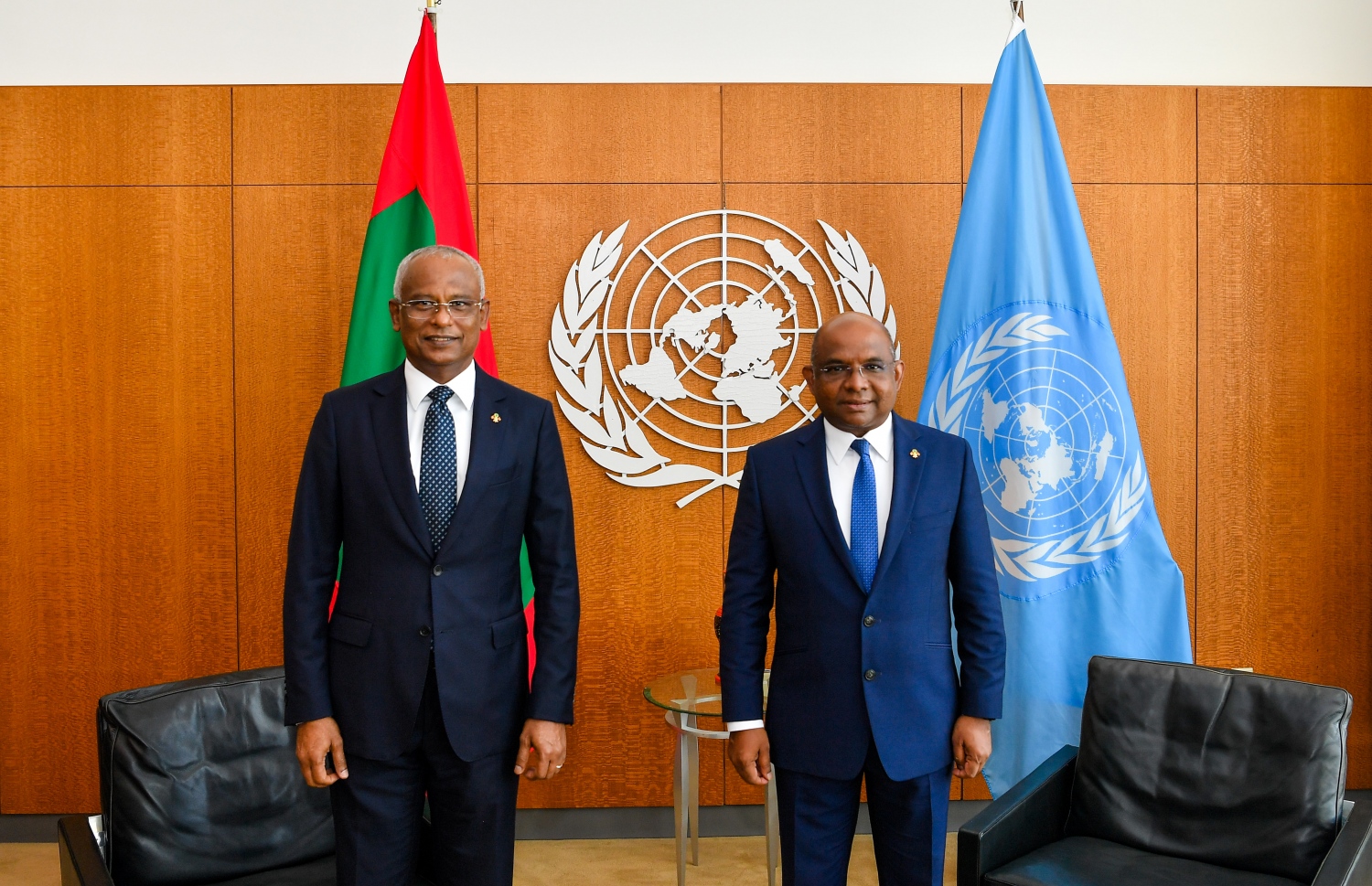 ރައީސް އިބްރާހިމް މުހައްމަދު ސޯލިހާއި އދ. ގެ އާންމު މަޖިލީހުގެ 76 ވަނަ ޖަލްސާގެ ރައީސް ޝާހިދު އިއްޔެ ފޮޓޯއަކަށް ހުއްޓި ވަޑައިގެން.---ފޮޓޯ: ރައީސް އޮފީސް