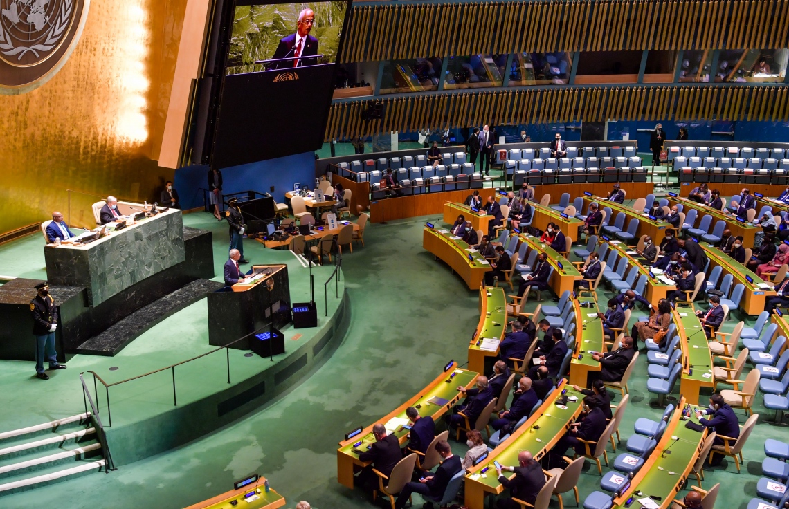 ނިއު ޔޯކް: ސެޕްޓެމްބަރު 21، 2021- ރާއްޖޭގެ ރައީސް އިބްރާހިމް މުހައްމަދު ސޯލިހު އދ. ގެ 76 ވަނަ އާންމު ޖަލްސާގައި ތަގުރީރު ކުރެއްވުން: އެ މަނިކުފާނު ވަނީ މޫސުމީ މައްސަލަތަކާއި ފަލަސްތީނާއި އަފްޣާނިސްތާނު އަދި ޓެރަރިޒަމާ ގުޅޭ ކަންތައްތަކުގައި ދުނިޔެ އަށް ވަރުގަދަ މެސެޖުތަކެއް ދެއްވާފައި.---ފޮޓޯ: ރައީސް އޮފީސް