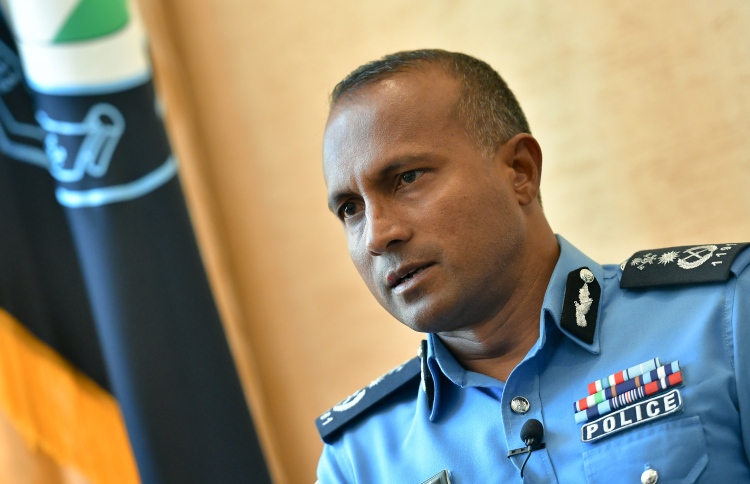 ފުލުހުންނަަށް "ހަމަލަދިން" އިތުރު ފަސް މީހަކު ހައްޔަރު