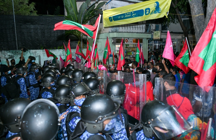 އެއްވެއުޅުން ހަނިކުރުން: އޭޖީން އެދެނީ ކޯޓުން ނުބަލަން