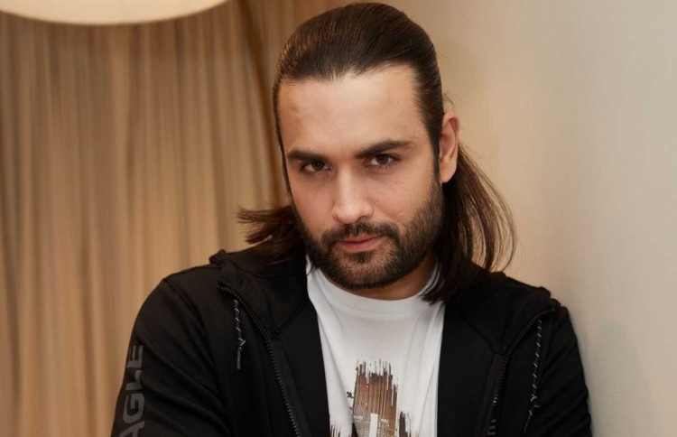 ދުވަސްތަކެއް ފަހުން ވިވިއަންގެ ސިލްސިލާއެއް