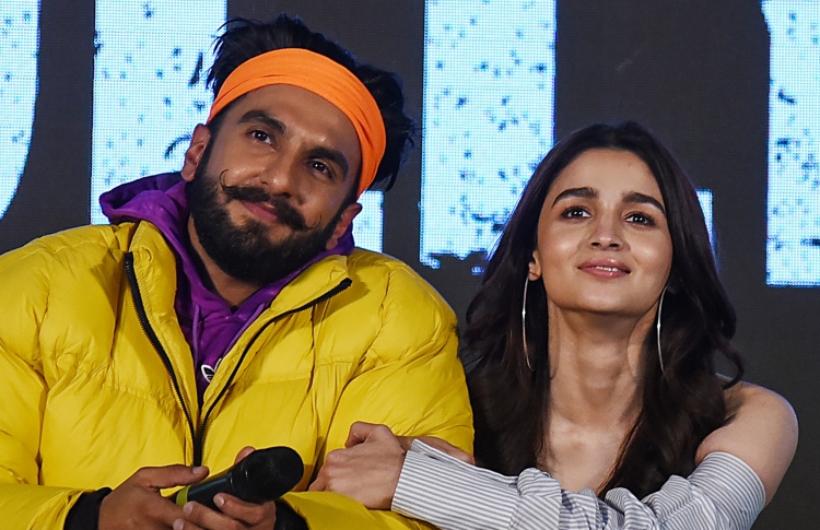 ރަންވީރާއި އާލިއާ ގޮވައިގެން ކަރަން މޮސްކޯ އަށް