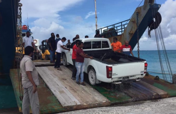 އައްޑޫން ވެހިކަލްތަކެއް ގެންދަން އުޅެނިކޮށް ހުއްޓުވައިފި