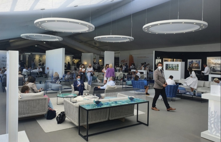 ރާއްޖެއިން ޔޮޓް ޝޯއެއްގައި ބައިވެރިވެއްޖެ