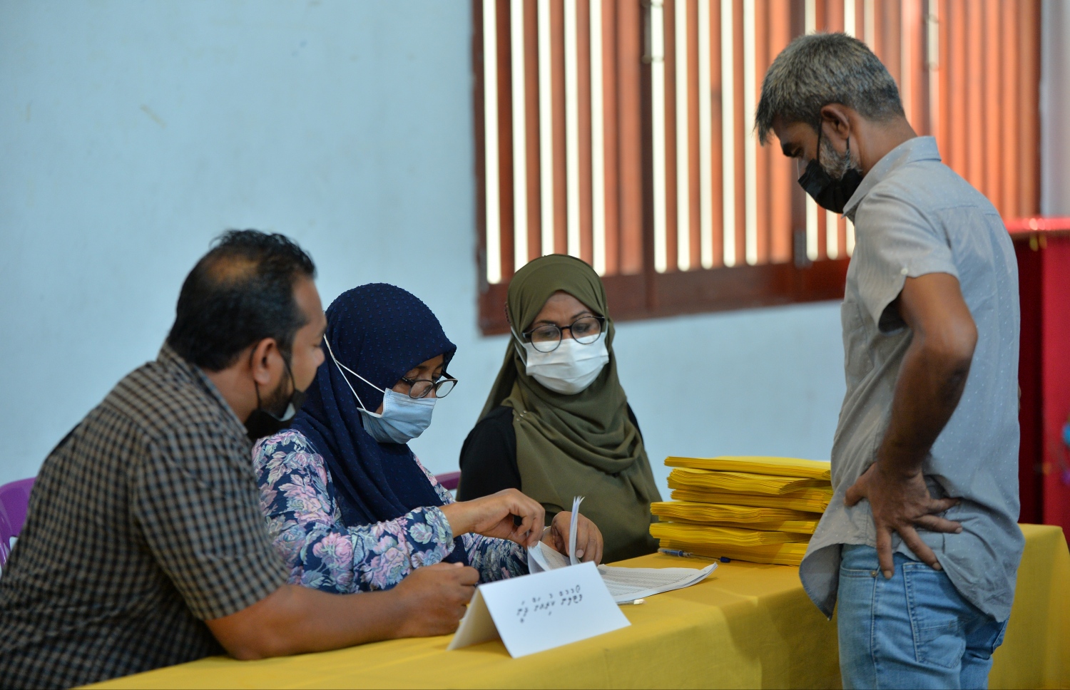 އެމްޑީޕީގެ ގައުމީ މަޖިލީހުގެ އިންތިހާބުގައި އިއްޔެ ވޯޓު ލަނީ. -- ފޮޓޯ: މިހާރު