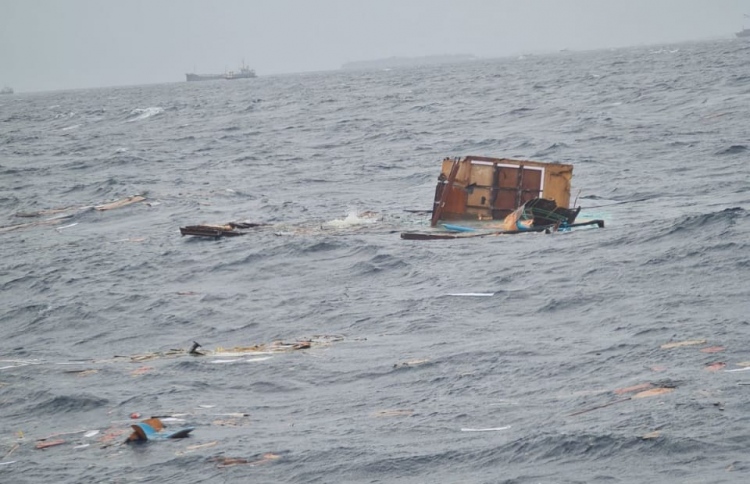 ގަދަ ކަނޑުގައި މަރުގެ ތުންފަތްމަތީގައި!