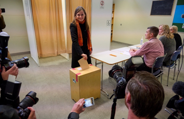 އައިސްލޭންޑް ޕާލަމެންޓުގެ ގިނަ ގޮނޑި އަންހެނުންނަށް