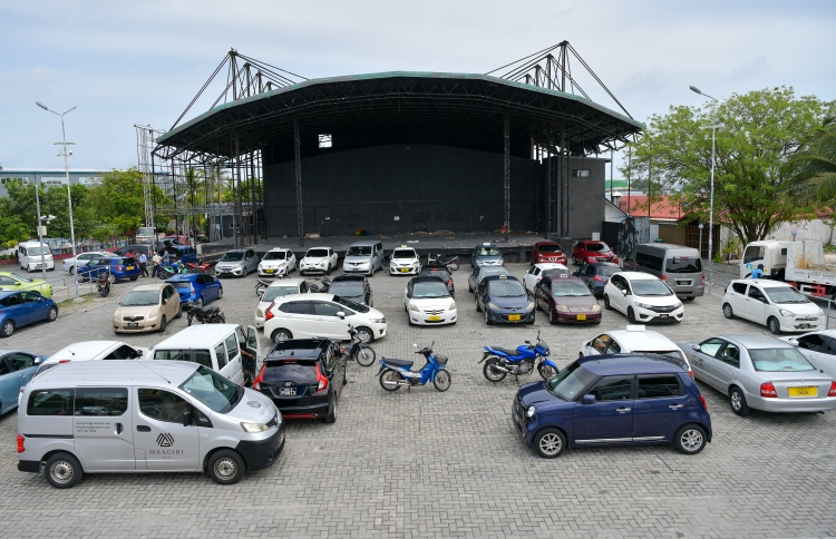 ކާނިވާ ސްޓޭޖު ތަޅާލައި އާ ސްޓޭޖެއް އަޅަނީ