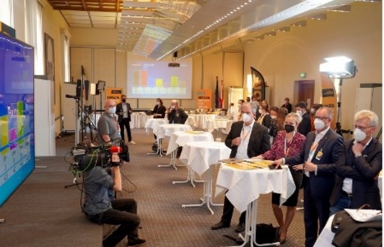 ޖަރުމަން އިންތިހާބު ކާމިޔާބުކުރީ ސޯޝަލް ޑިމޮކްރޭޓުން