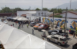 Haitian migrants remain outside a shelter where they await for their immigration resolution in Monterrey, Mexico, on September 27, 2021:  Haiti elections postponed indefinitely. The elections and referendum had already been postponed twice due to the coronavirus pandemic.-- Photo: Julio Cesar Aguilar/ AFP