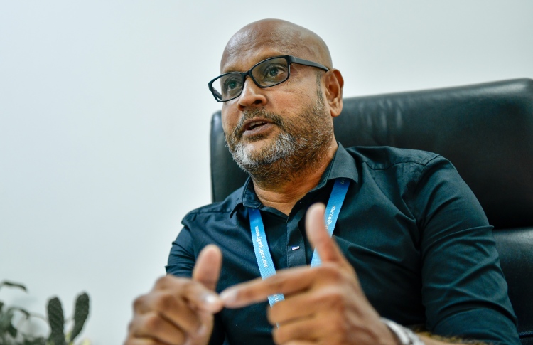 ސިރާޖު އިއްޔެ "މިހާރު" އަށް އިންޓަވިއު ދެއްވަނީ -- ފޮޓޯ: އަހުމަދު އަވްޝަން/ މިހާރު