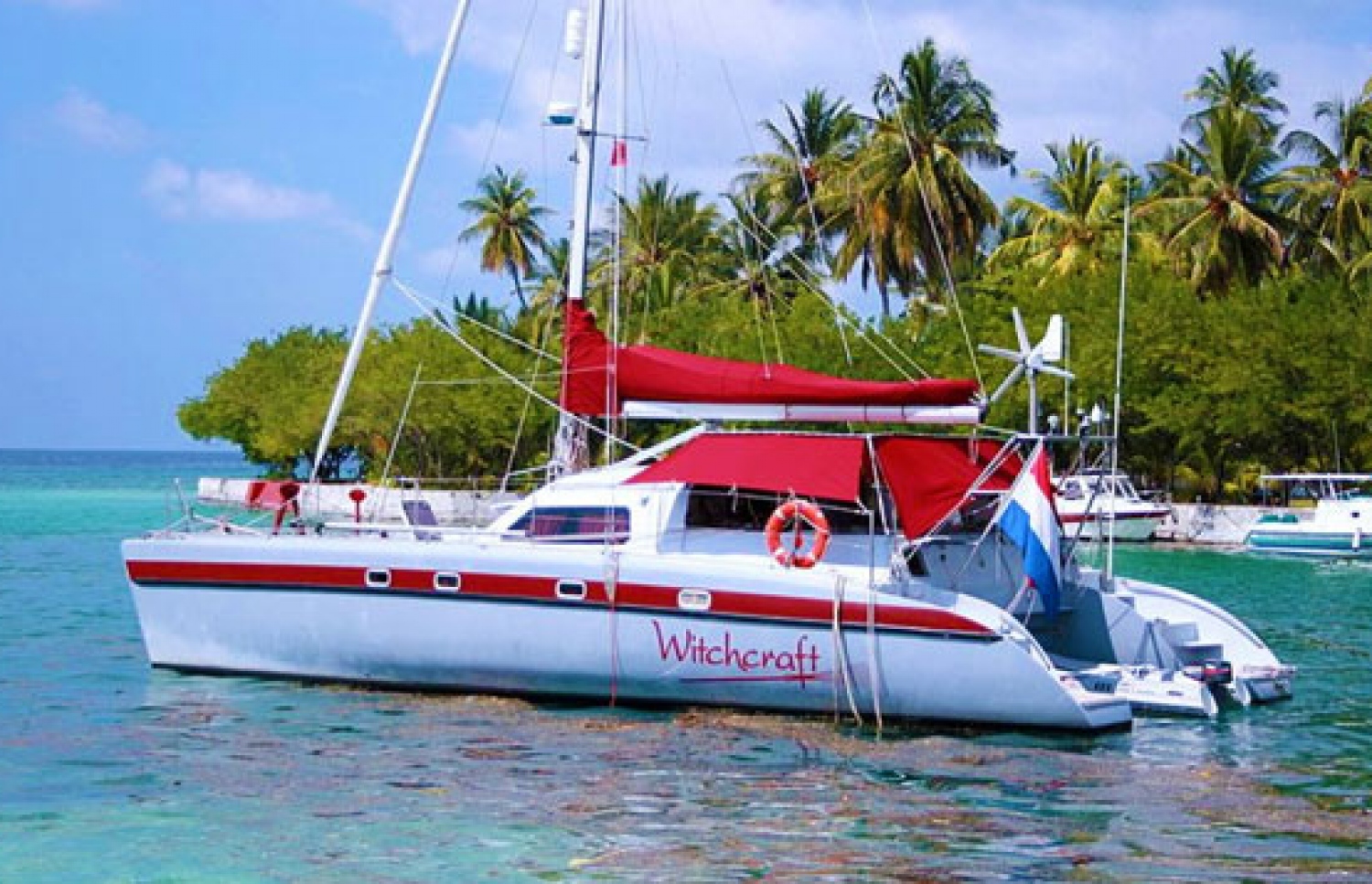 ގަމާއި ފޭދުއާ ދޭތެރޭ ކުރިން ބަނދަކުރި ޔޮޓެއް. ފޮޓޯ/ އަދުޝަން