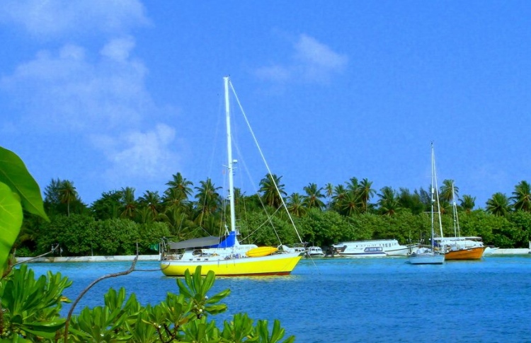 އައްޑޫގައި ޔޮޓް މެރީނާއަކާއި ކްރޫޒް ޓާމިނަލެއް