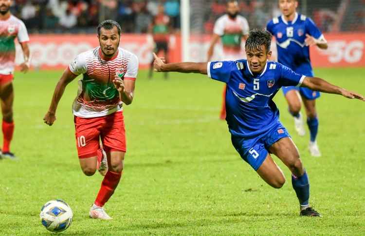 ޗެމްޕިއަން ރާއްޖެ ބަލިކޮށް، ނޭޕާލަށް ހުވަފެނީ ފެށުމެއް