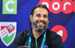 ނޭޕާލްގެ ކޯޗް އަބްދުﷲ އަލް މުތައިރީ، ރާއްޖެއާ ދެކޮޅަށް ފުރަތަމަ ކުޅުނު މެޗަށް ފަހު ޕްރެސްގައި ވާހަކަ ދައްކަނީ --- ފޮޓޯ: ފަޔާޒު މޫސާ | މިހާރު