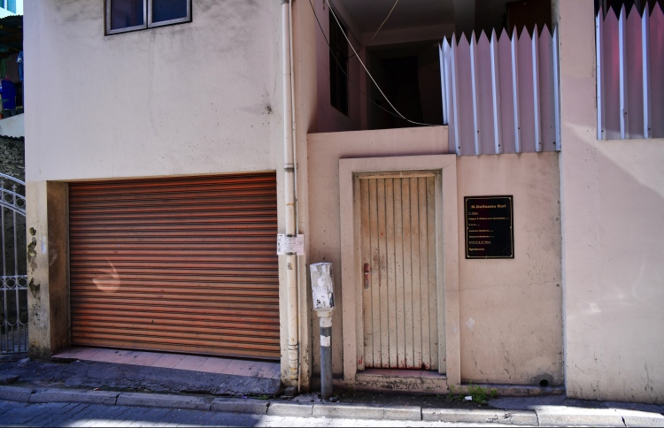 "އުއްތަމަފަނޑިޔާރުގެ ގެކޮޅަށް ވަނީ ޑްރަގްގެ މީހެއް"