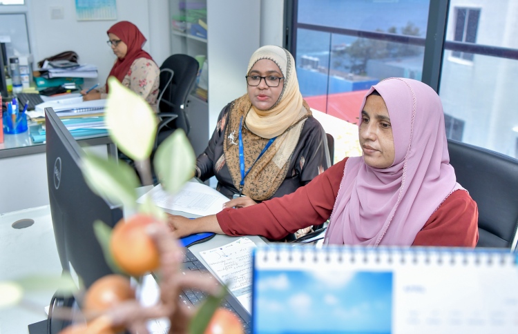 ރޯދަ ފަހު 10 ގައި މުވައްޒަފުން ގޭގައި މަސައްކަތްކުރަން ހިމަނައިފި